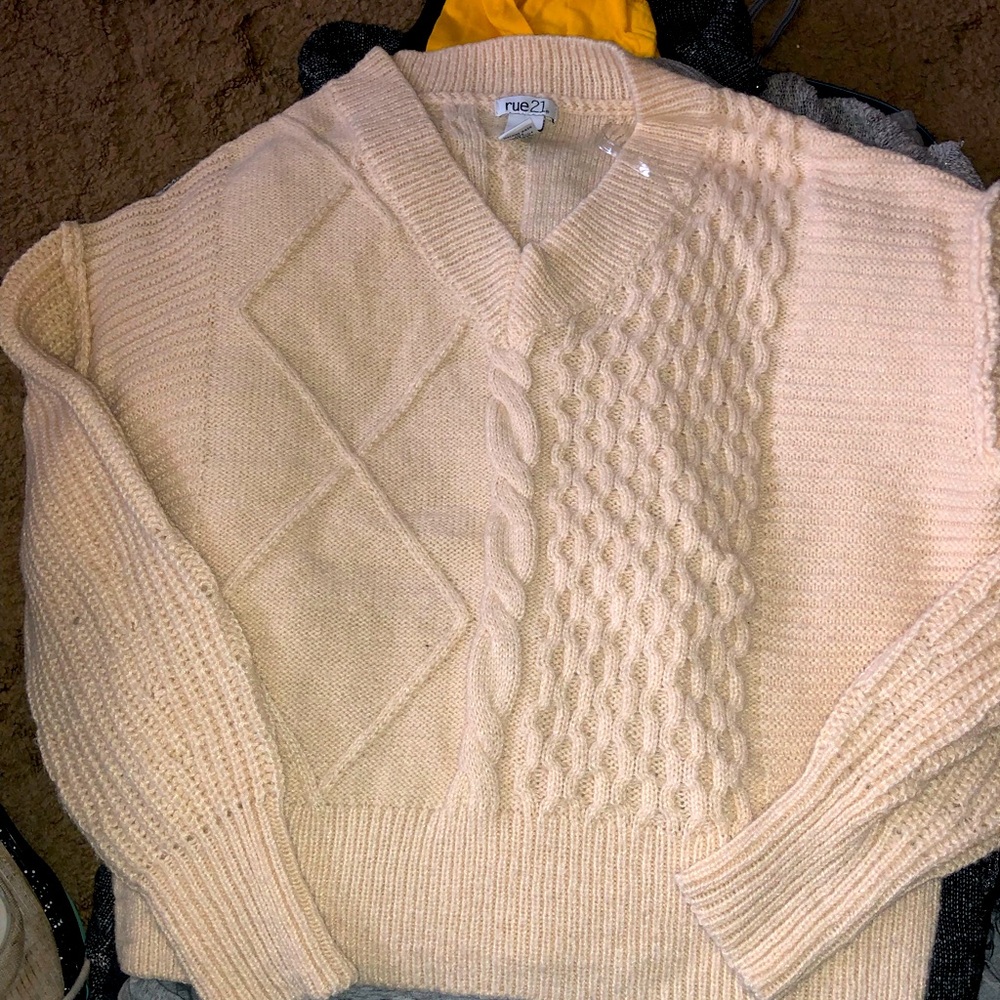 Rue 21 med cream sweater